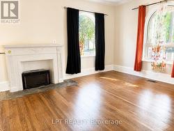 Unit 1 - Main bedroom - 