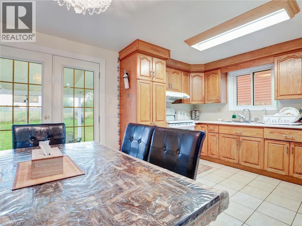 128 Macatee Place, Cambridge, ON - Indoor Photo Showing Kitchen