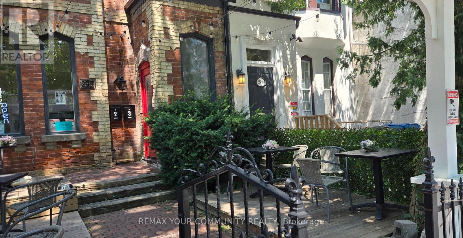 290 Gerrard Street E, Toronto, ON
