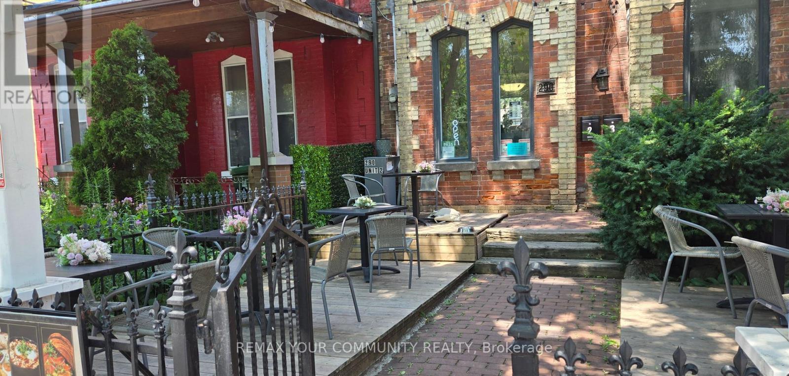 290 Gerrard Street E, Toronto, ON
