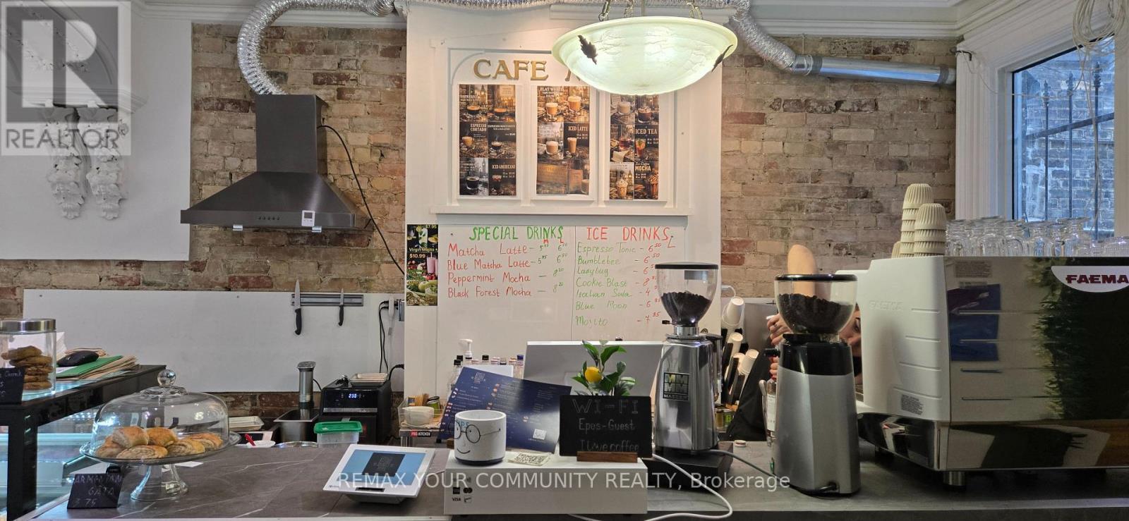 290 Gerrard Street E, Toronto, ON