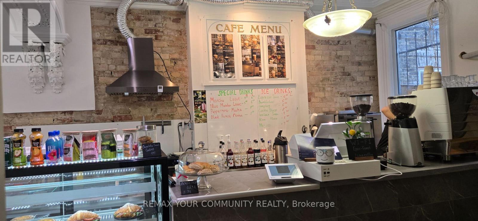 290 Gerrard Street E, Toronto, ON