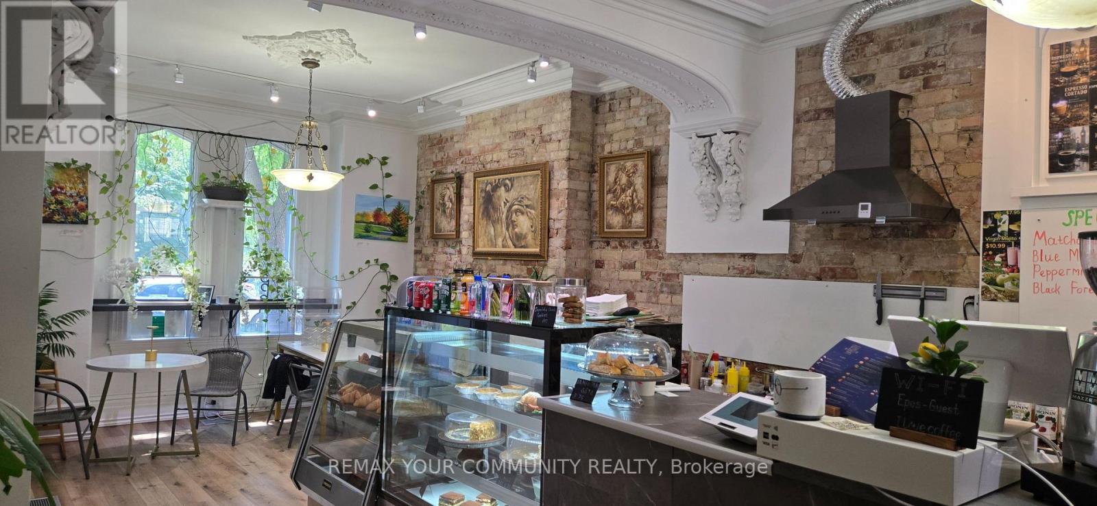 290 Gerrard Street E, Toronto, ON