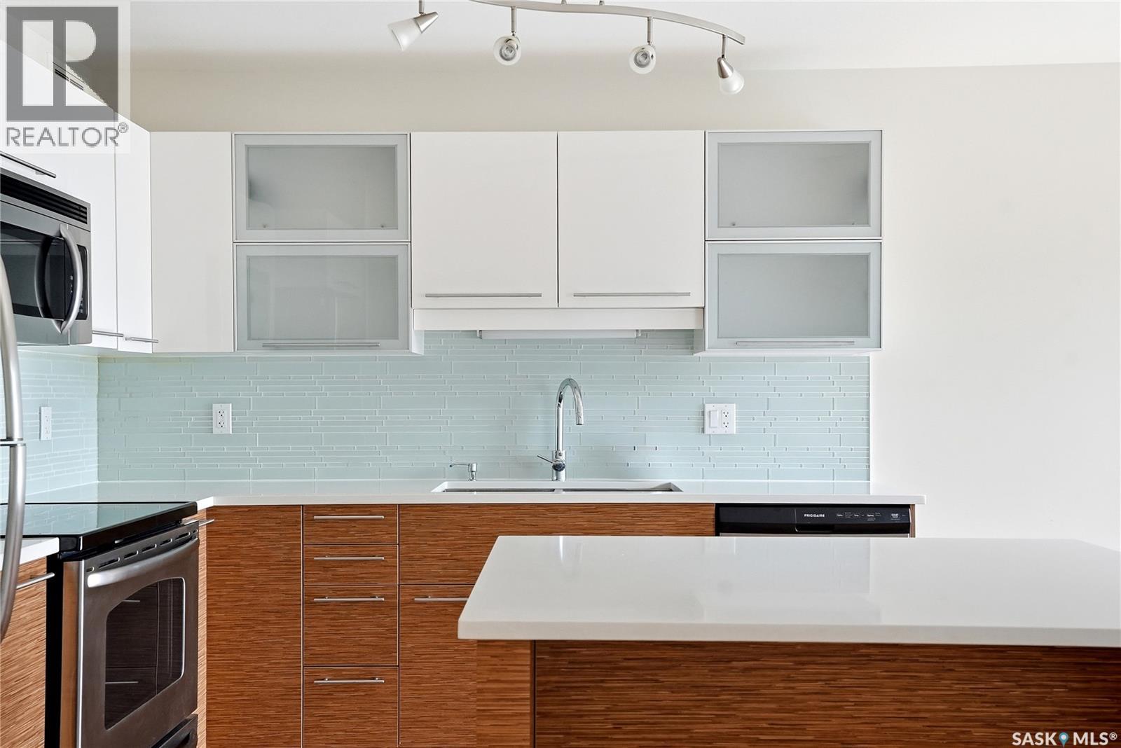 309 410 Hunter Road, Saskatoon, SK - Indoor Photo Showing Kitchen With Upgraded Kitchen