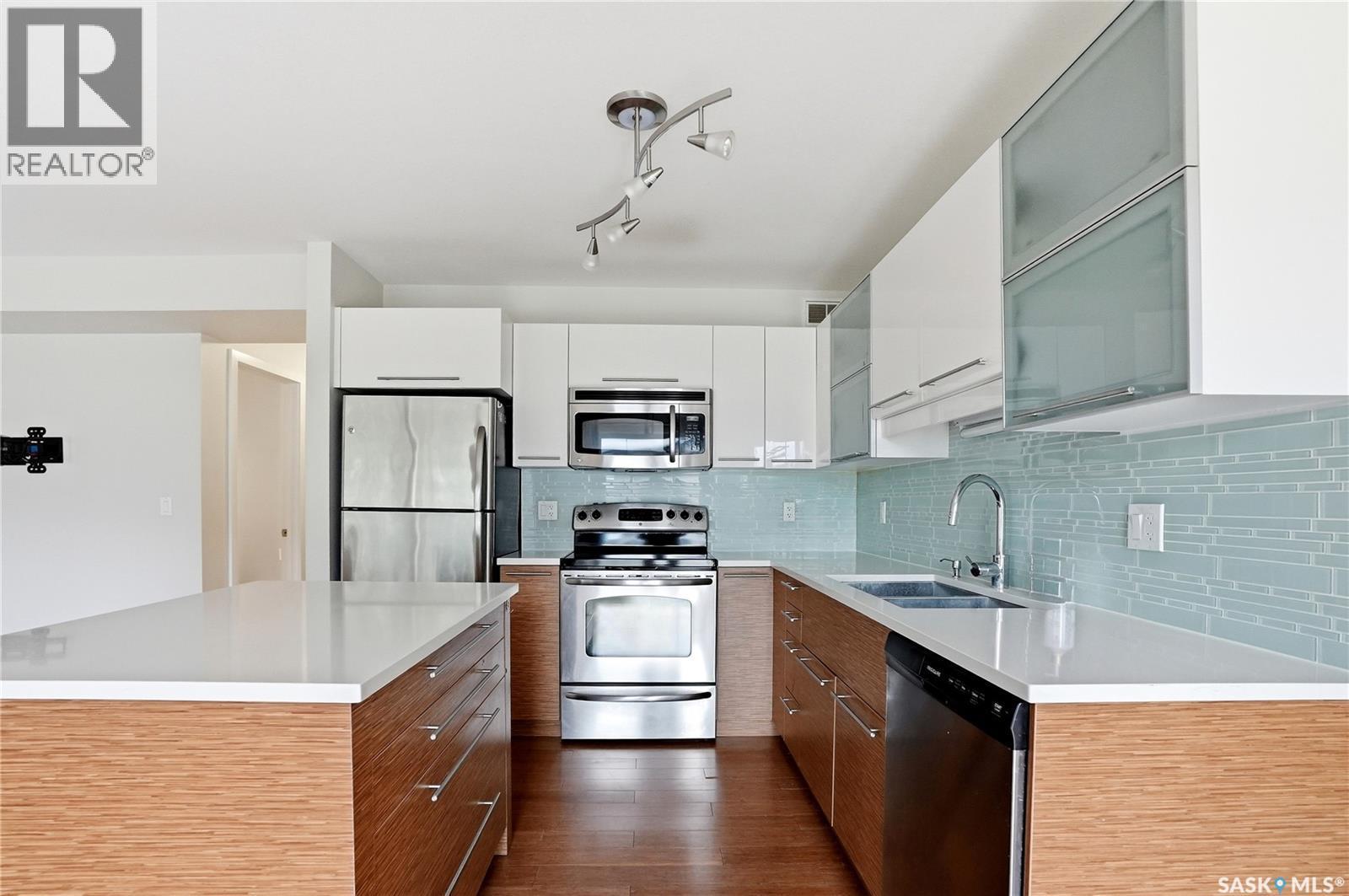 309 410 Hunter Road, Saskatoon, SK - Indoor Photo Showing Kitchen With Stainless Steel Kitchen With Double Sink With Upgraded Kitchen
