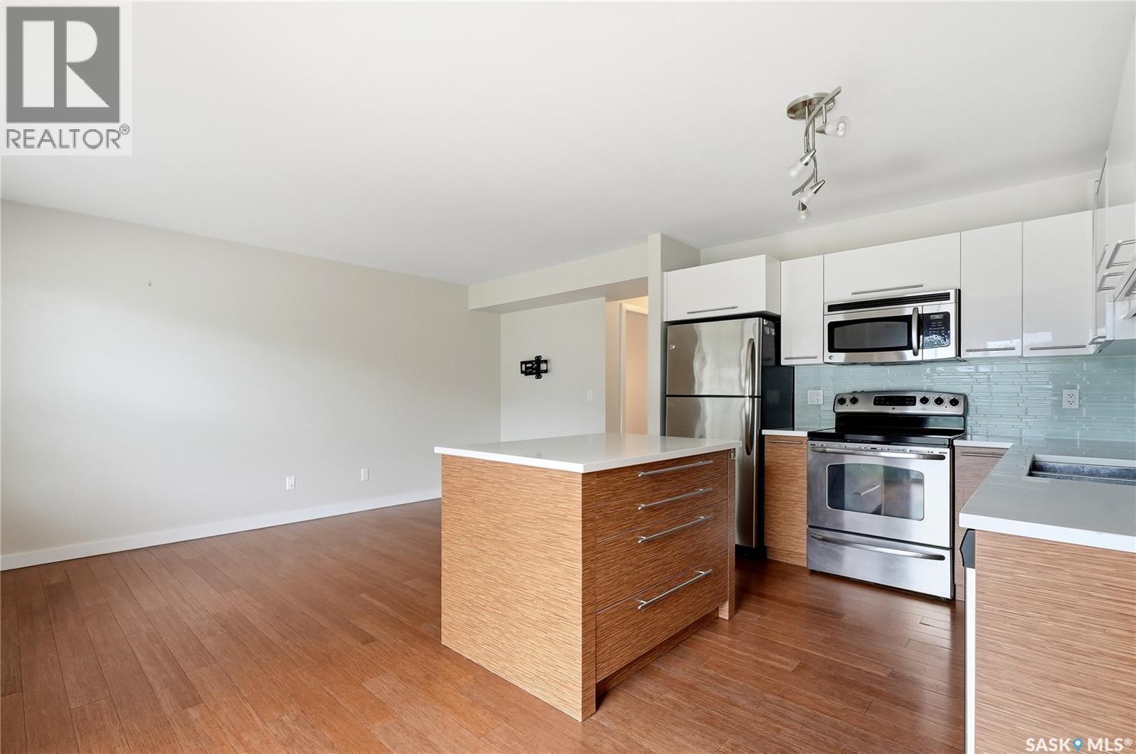 309 410 Hunter Road, Saskatoon, SK - Indoor Photo Showing Kitchen With Stainless Steel Kitchen
