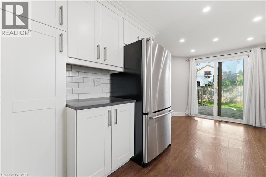449 Exmoor Street, Waterloo, ON - Indoor Photo Showing Kitchen