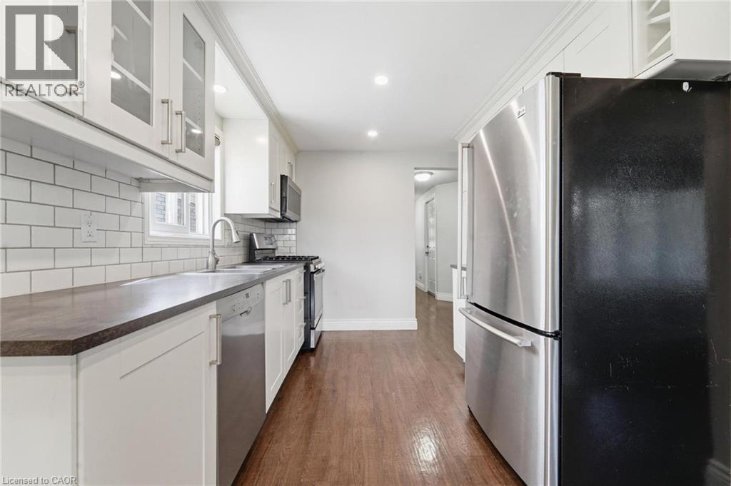449 Exmoor Street, Waterloo, ON - Indoor Photo Showing Kitchen With Upgraded Kitchen