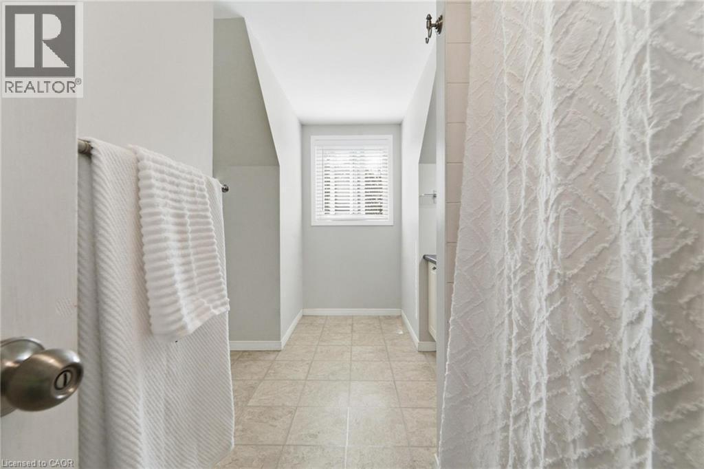 449 Exmoor Street, Waterloo, ON - Indoor Photo Showing Bathroom