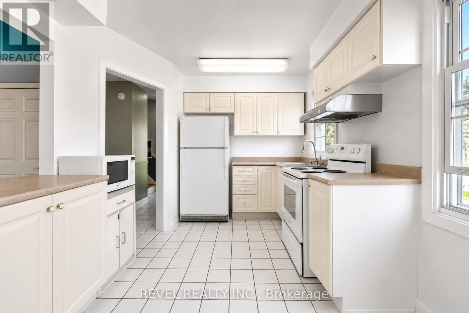 3524 Joan Drive, Mississauga, ON - Indoor Photo Showing Kitchen