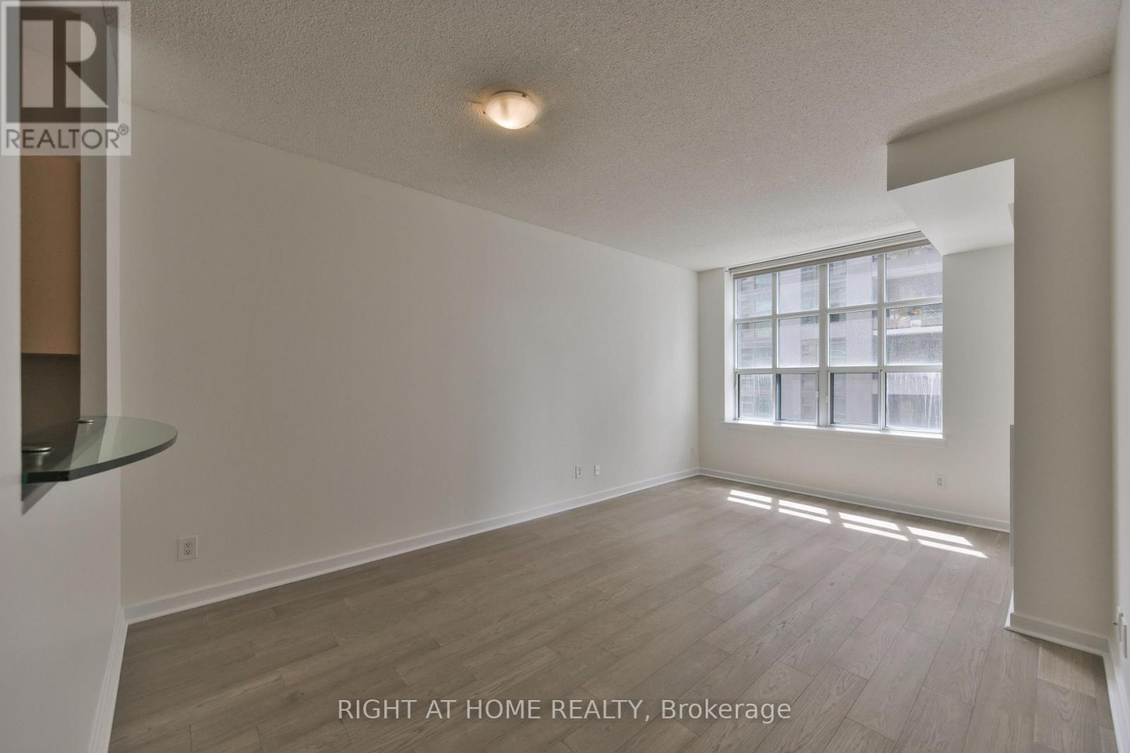 621 - 438 Richmond Street W, Toronto, ON - Indoor Photo Showing Other Room