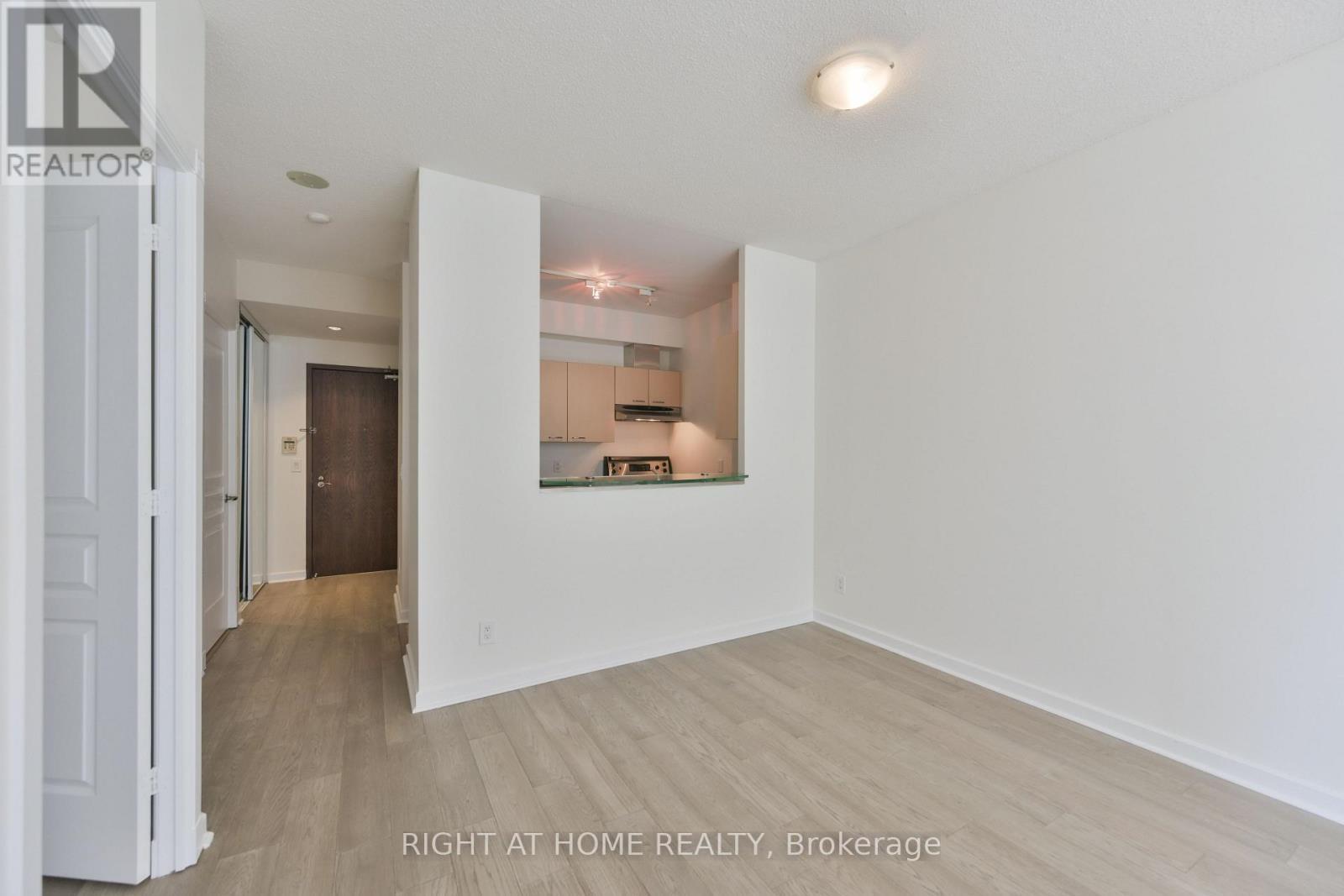 621 - 438 Richmond Street W, Toronto, ON - Indoor Photo Showing Other Room