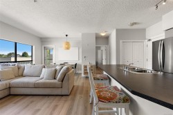 #419-870 Short St Saanich, BC V8X 2V5