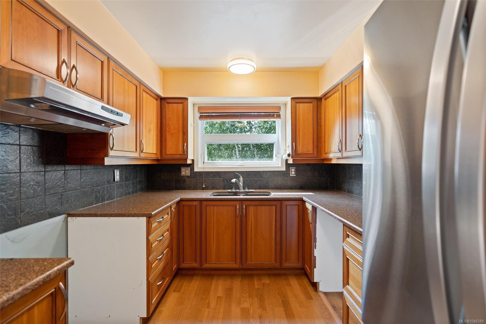 #302-9975 Fifth St, Sidney, BC - Indoor Photo Showing Kitchen