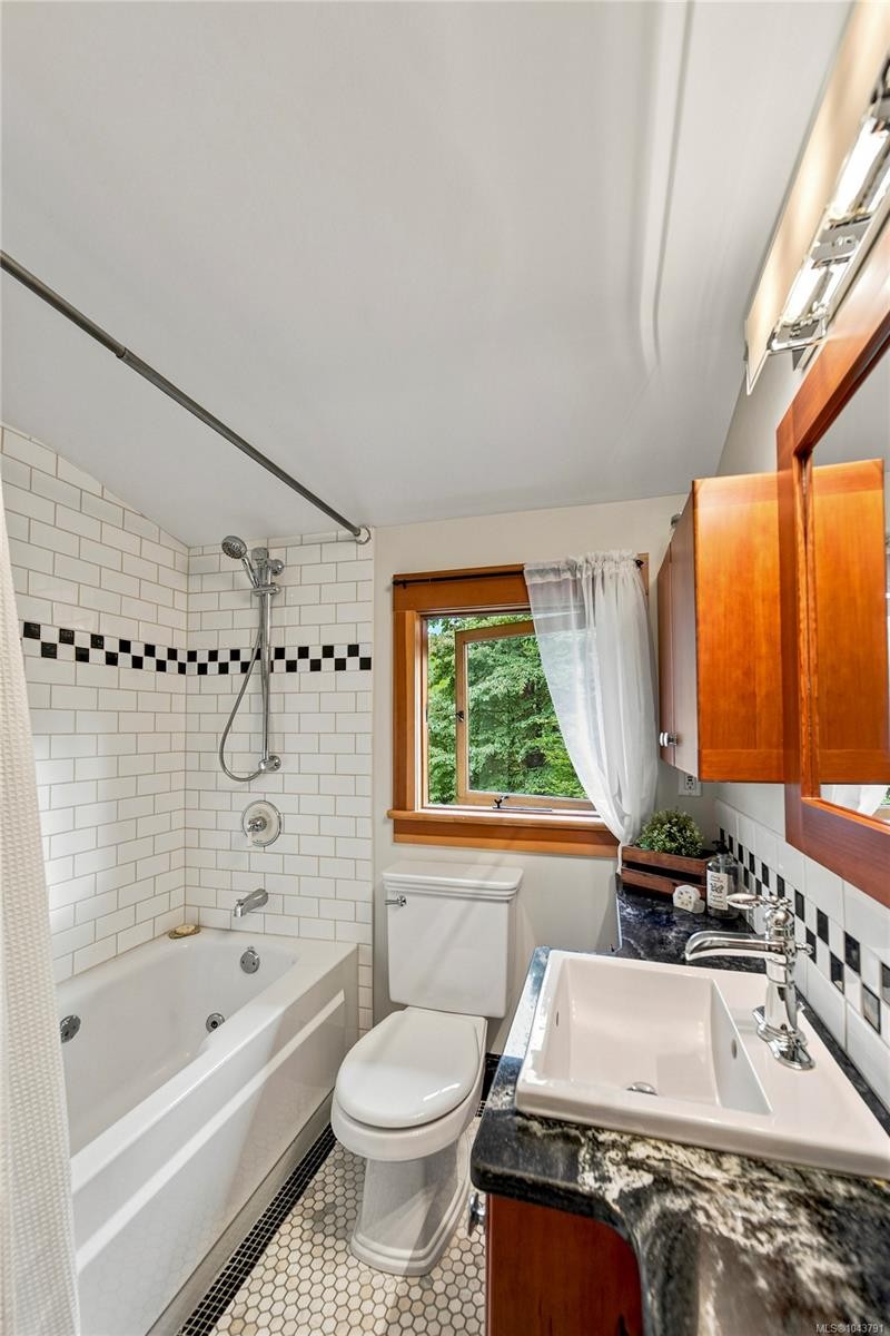 104 Forward Rd, Ladysmith, BC