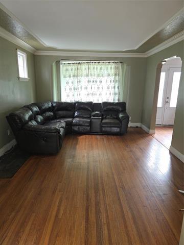 674 Church Ave, Winnipeg, MB - Indoor Photo Showing Living Room