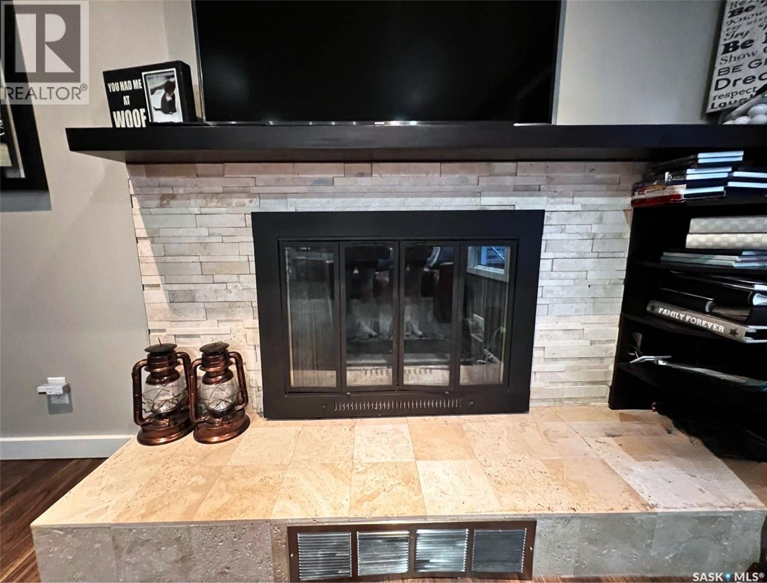 338 Battleford Trail, Swift Current, SK - Indoor With Fireplace