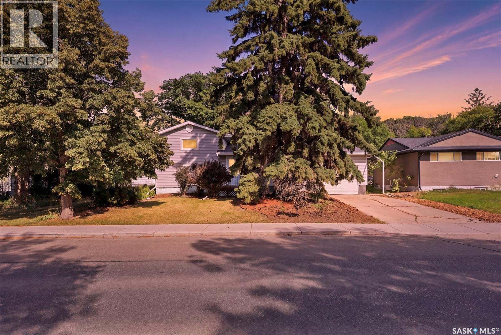 709 Cumberland Avenue S, Saskatoon, SK - Outdoor