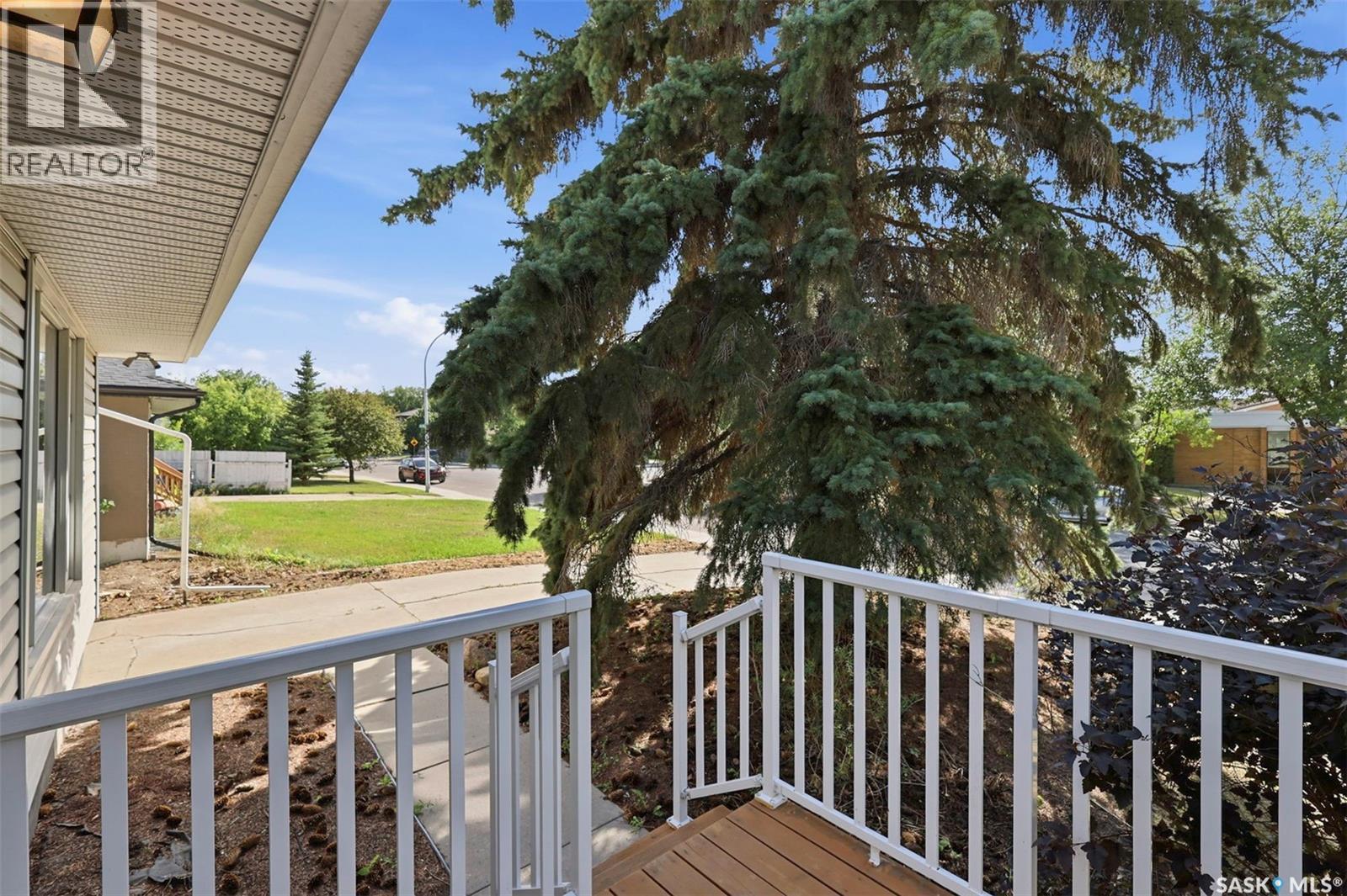 709 Cumberland Avenue S, Saskatoon, SK - Outdoor