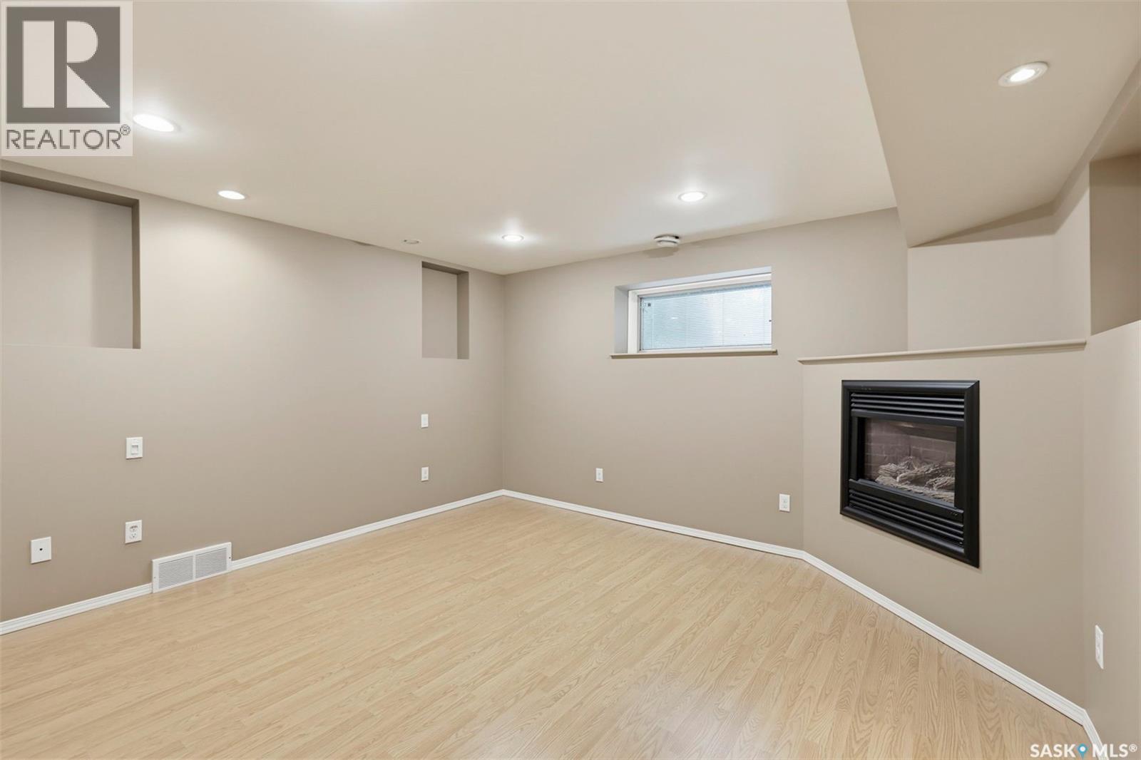 709 Cumberland Avenue S, Saskatoon, SK - Indoor With Fireplace