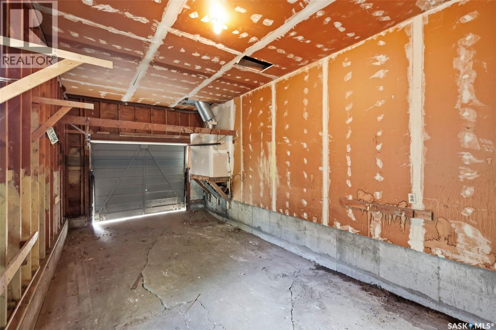 709 Cumberland Avenue S, Saskatoon, SK - Indoor