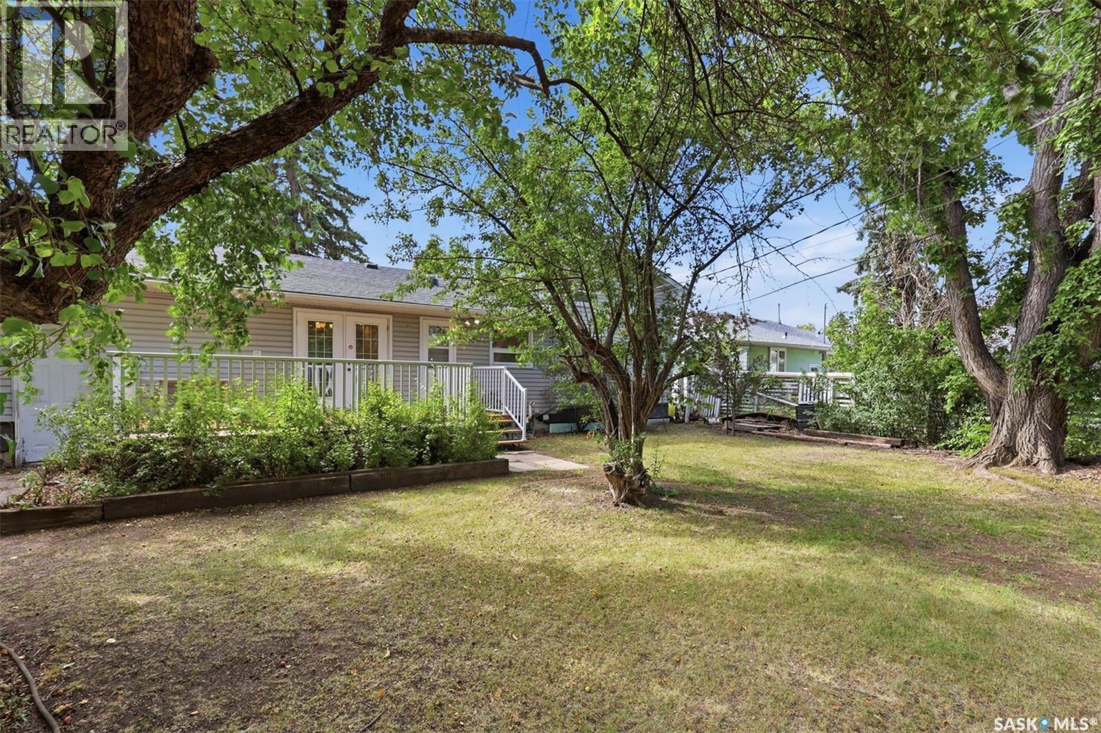 709 Cumberland Avenue S, Saskatoon, SK - Outdoor