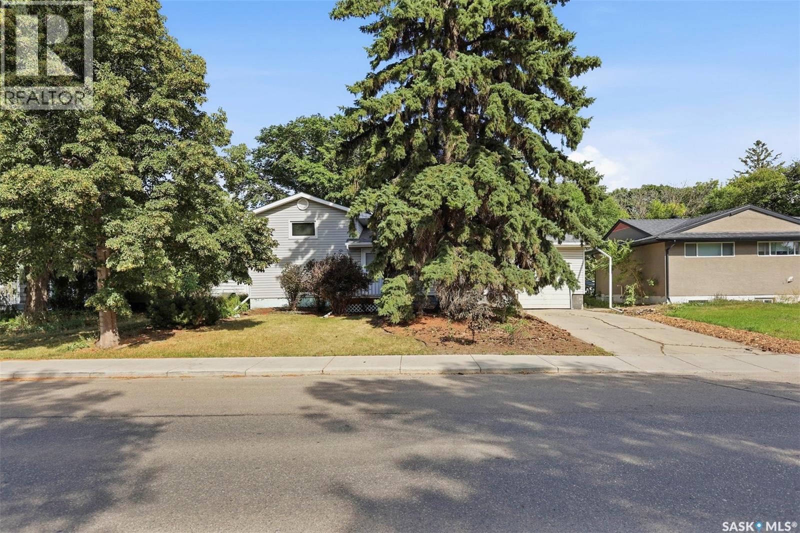 709 Cumberland Avenue S, Saskatoon, SK - Outdoor