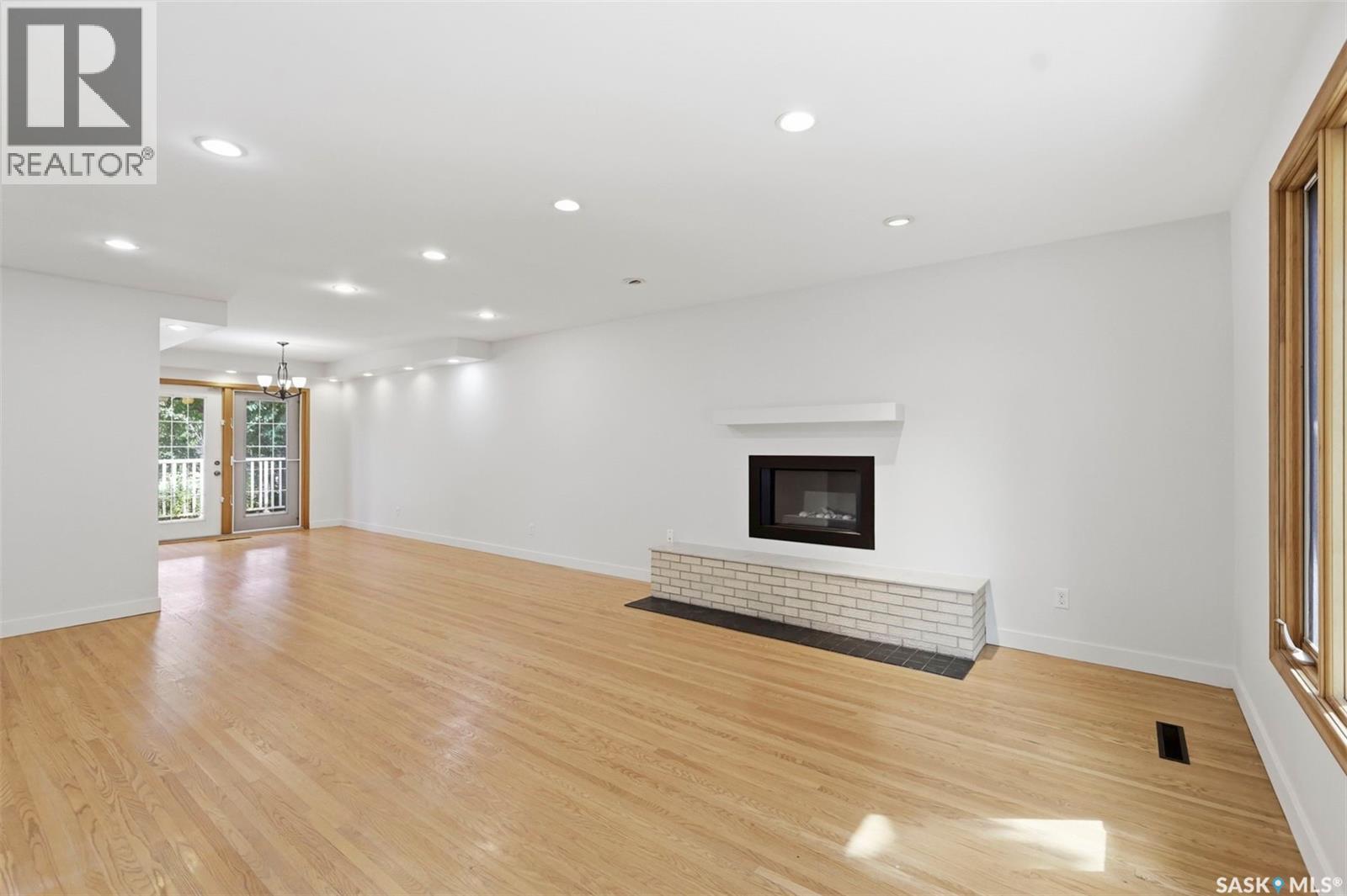 709 Cumberland Avenue S, Saskatoon, SK - Indoor With Fireplace