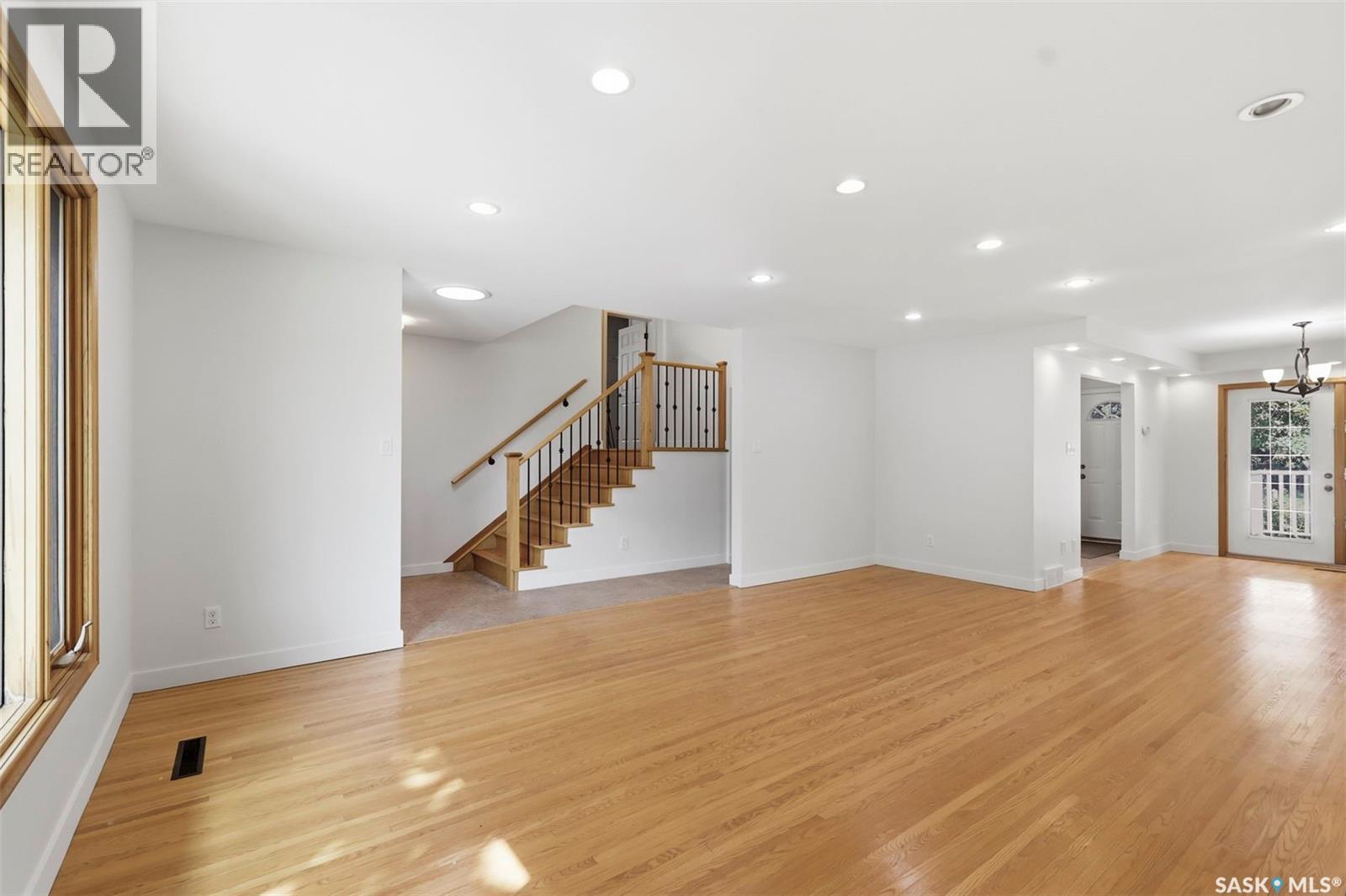709 Cumberland Avenue S, Saskatoon, SK - Indoor