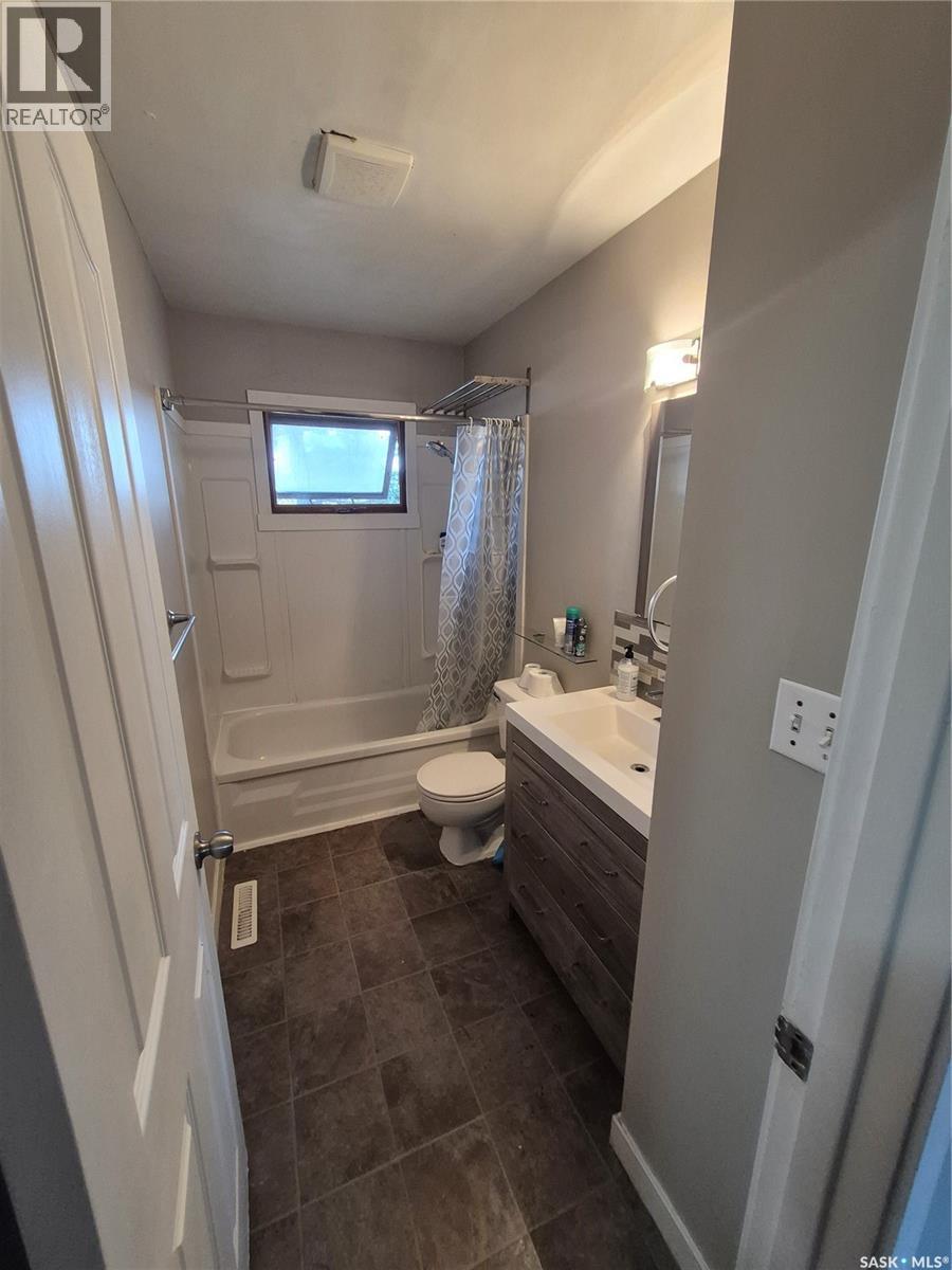215 Central Street W, Warman, SK - Indoor Photo Showing Bathroom