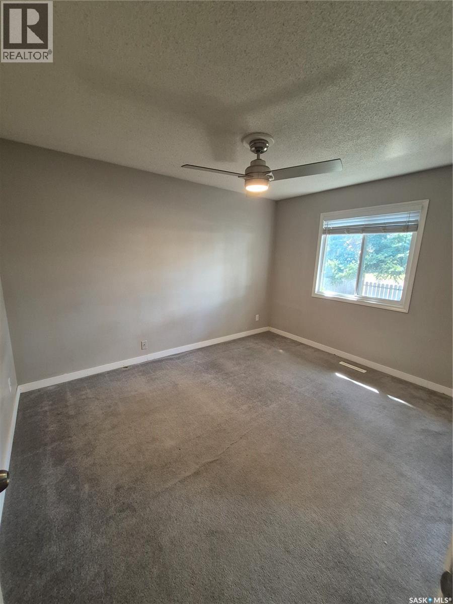 215 Central Street W, Warman, SK - Indoor Photo Showing Other Room