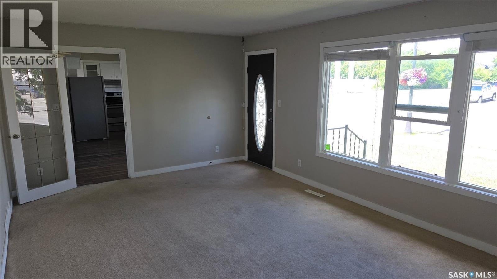215 Central Street W, Warman, SK - Indoor Photo Showing Other Room