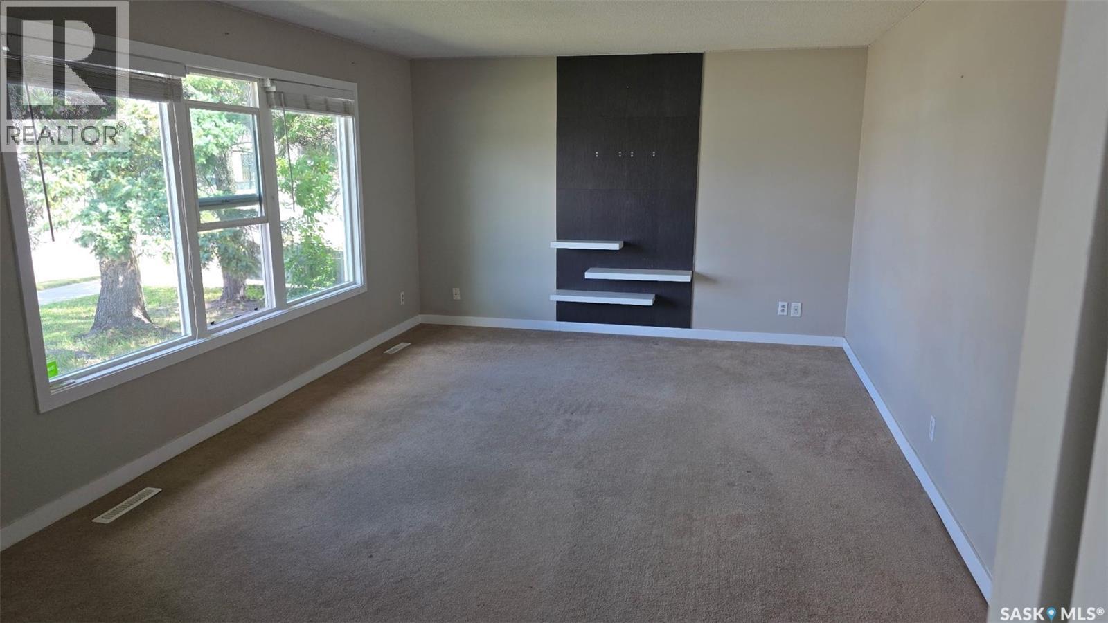 215 Central Street W, Warman, SK - Indoor Photo Showing Other Room