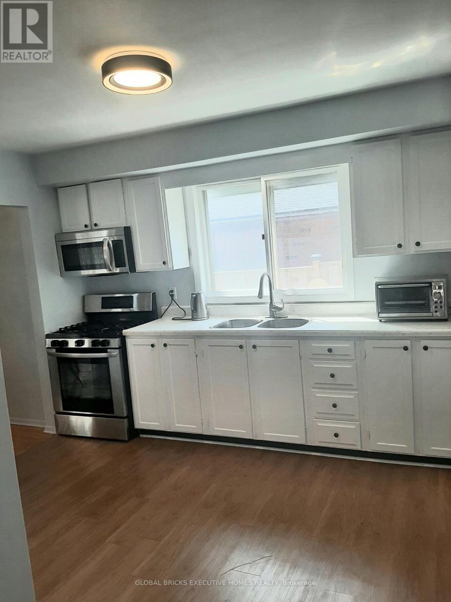 2141 Meadowbrook Road, Burlington, ON - Indoor Photo Showing Kitchen