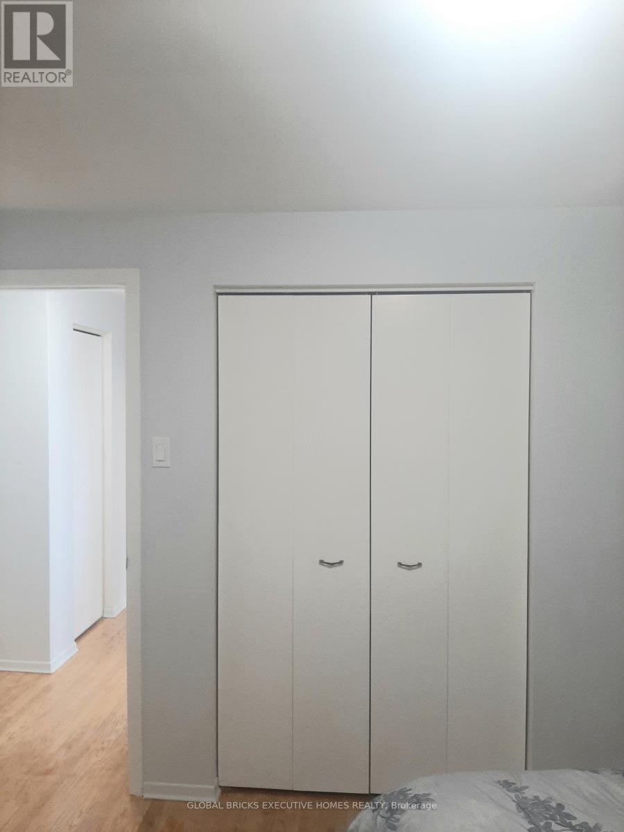 2141 Meadowbrook Road, Burlington, ON - Indoor Photo Showing Bedroom