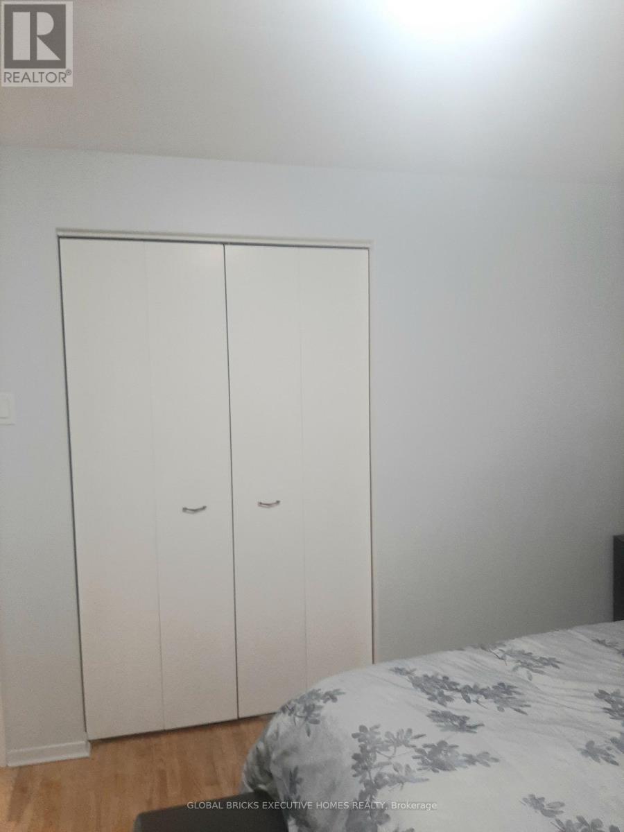 2141 Meadowbrook Road, Burlington, ON - Indoor Photo Showing Bedroom