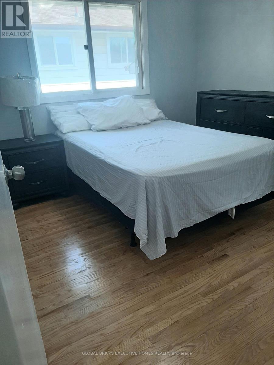 2141 Meadowbrook Road, Burlington, ON - Indoor Photo Showing Bedroom