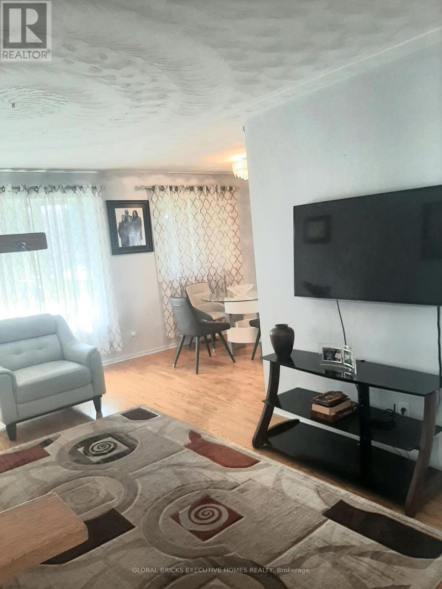 2141 Meadowbrook Road, Burlington, ON - Indoor Photo Showing Living Room