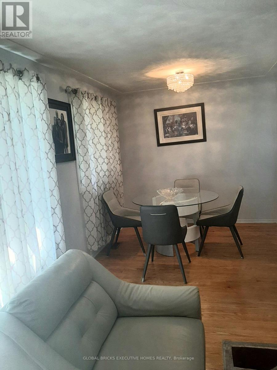 2141 Meadowbrook Road, Burlington, ON - Indoor