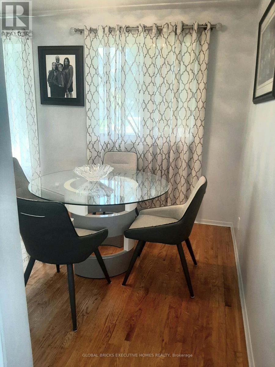 2141 Meadowbrook Road, Burlington, ON - Indoor
