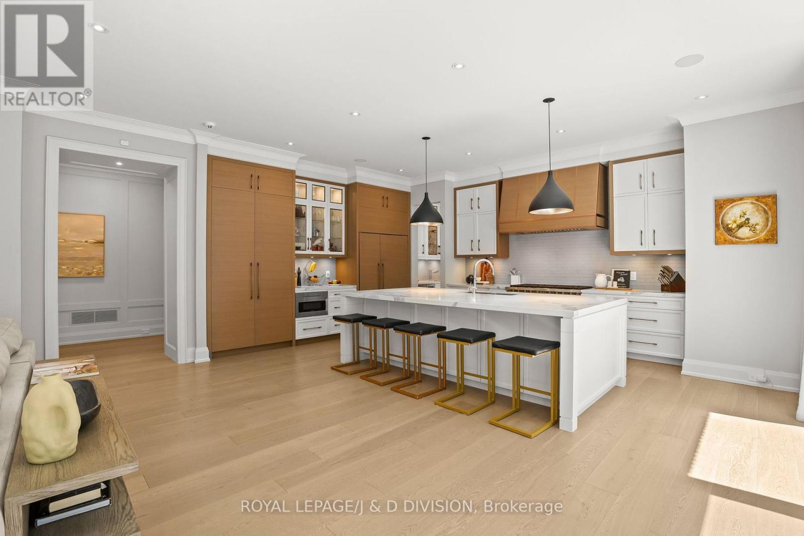 5 Pine Forest Road, Toronto, ON - Indoor Photo Showing Kitchen With Upgraded Kitchen