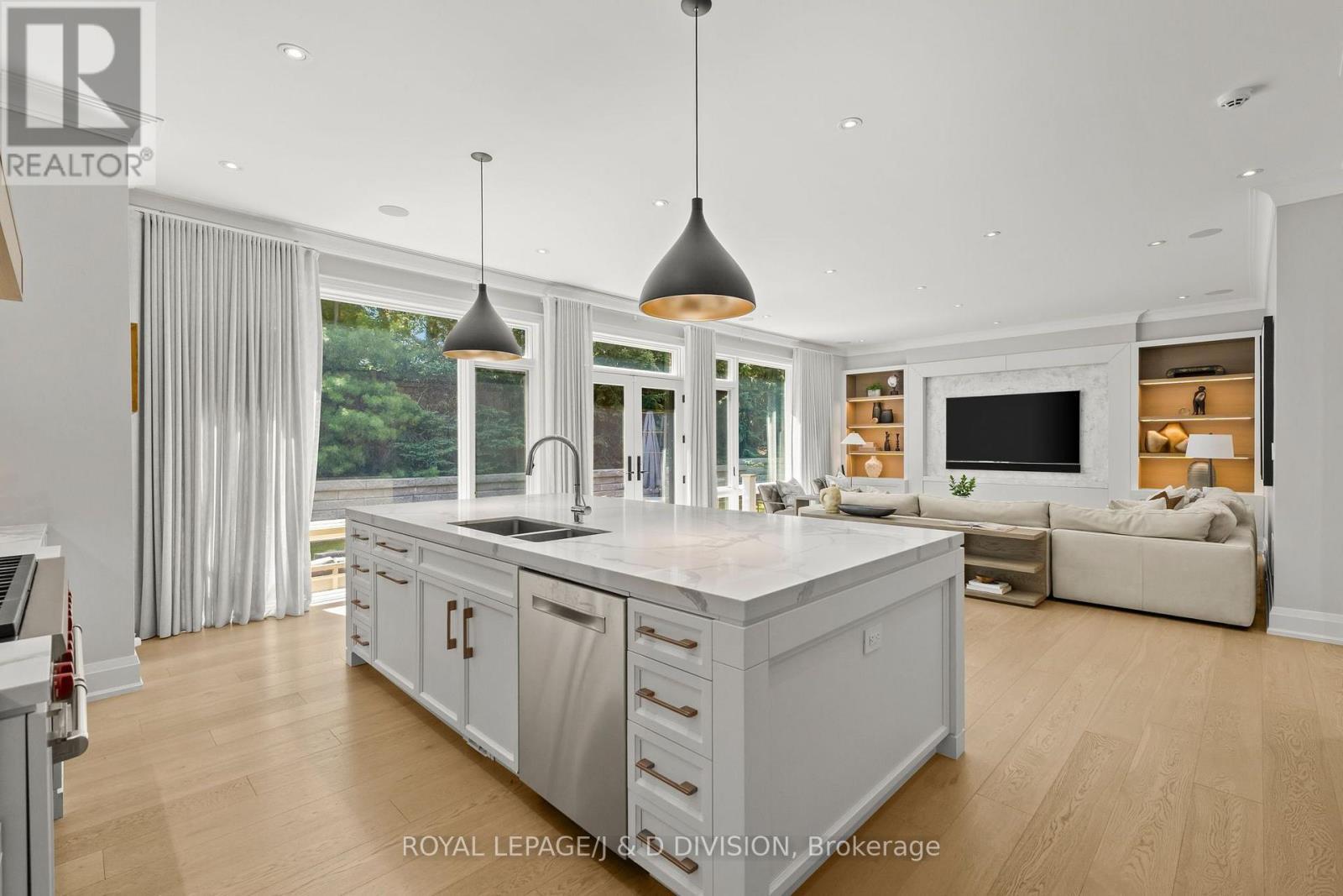 5 Pine Forest Road, Toronto, ON - Indoor