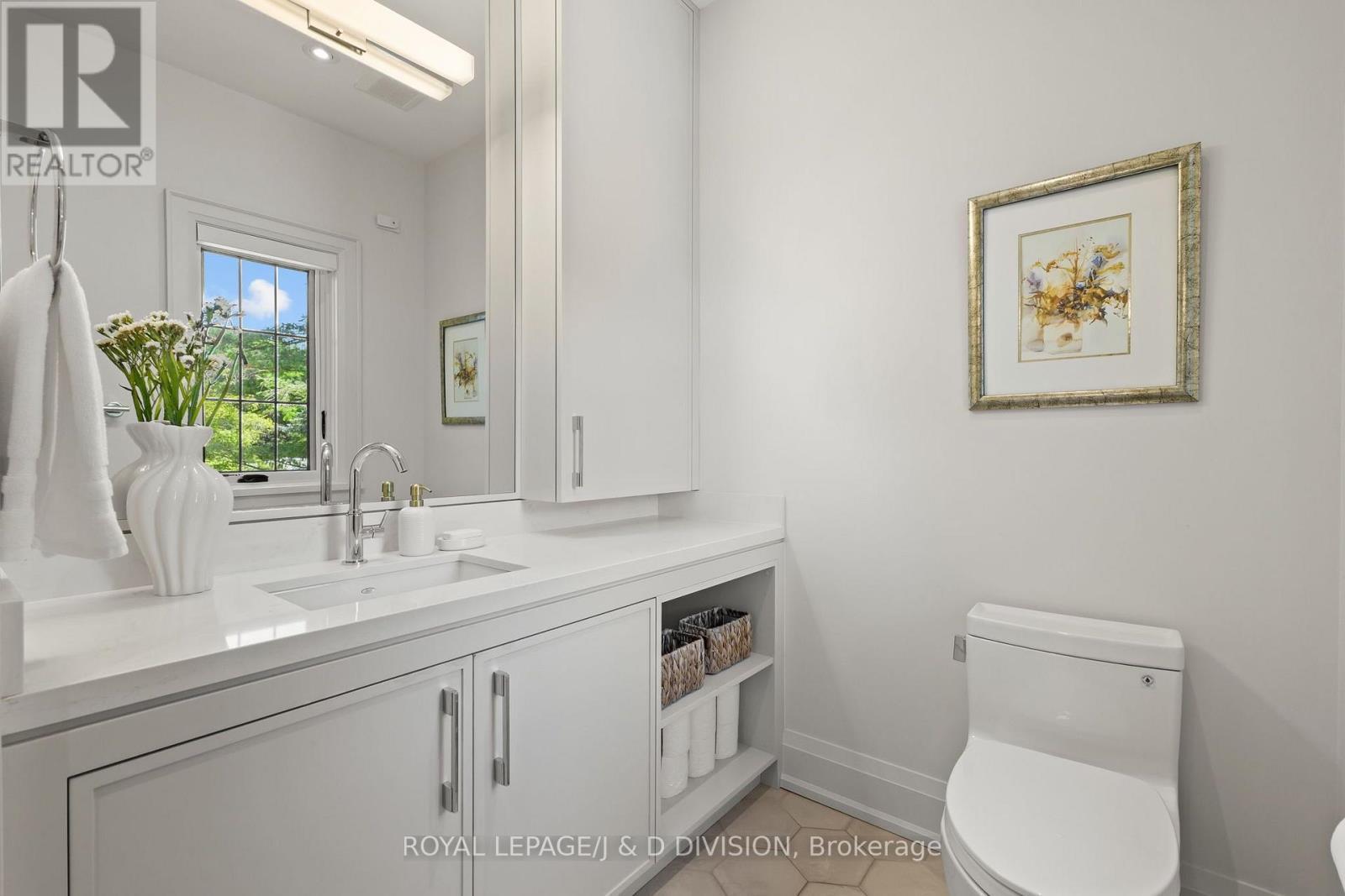 5 Pine Forest Road, Toronto, ON - Indoor Photo Showing Bathroom