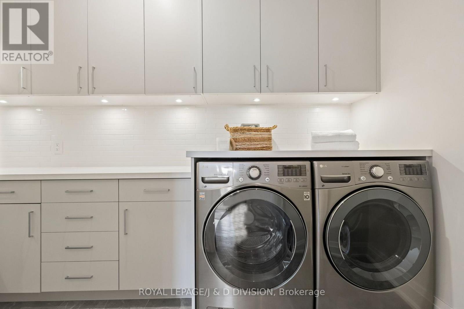 5 Pine Forest Road, Toronto, ON - Indoor Photo Showing Laundry Room