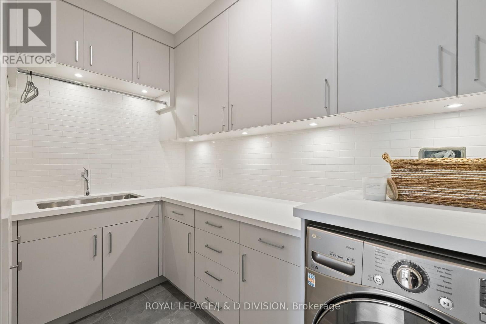5 Pine Forest Road, Toronto, ON - Indoor Photo Showing Laundry Room