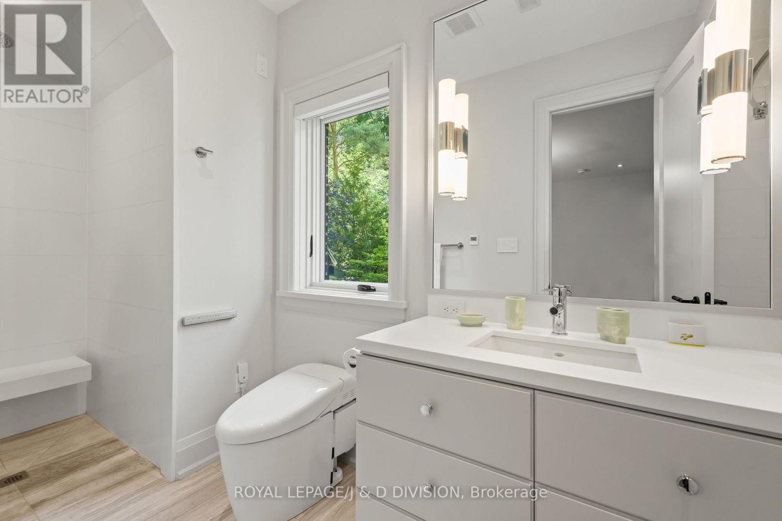 5 Pine Forest Road, Toronto, ON - Indoor Photo Showing Bathroom