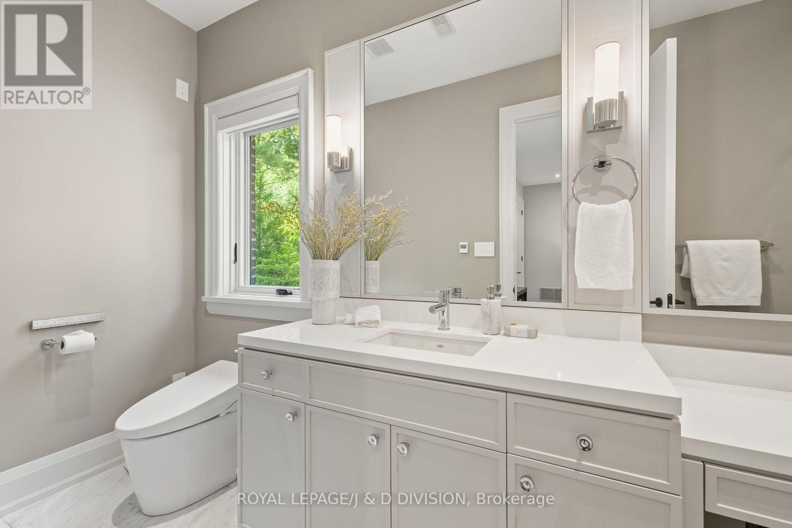 5 Pine Forest Road, Toronto, ON - Indoor Photo Showing Bathroom