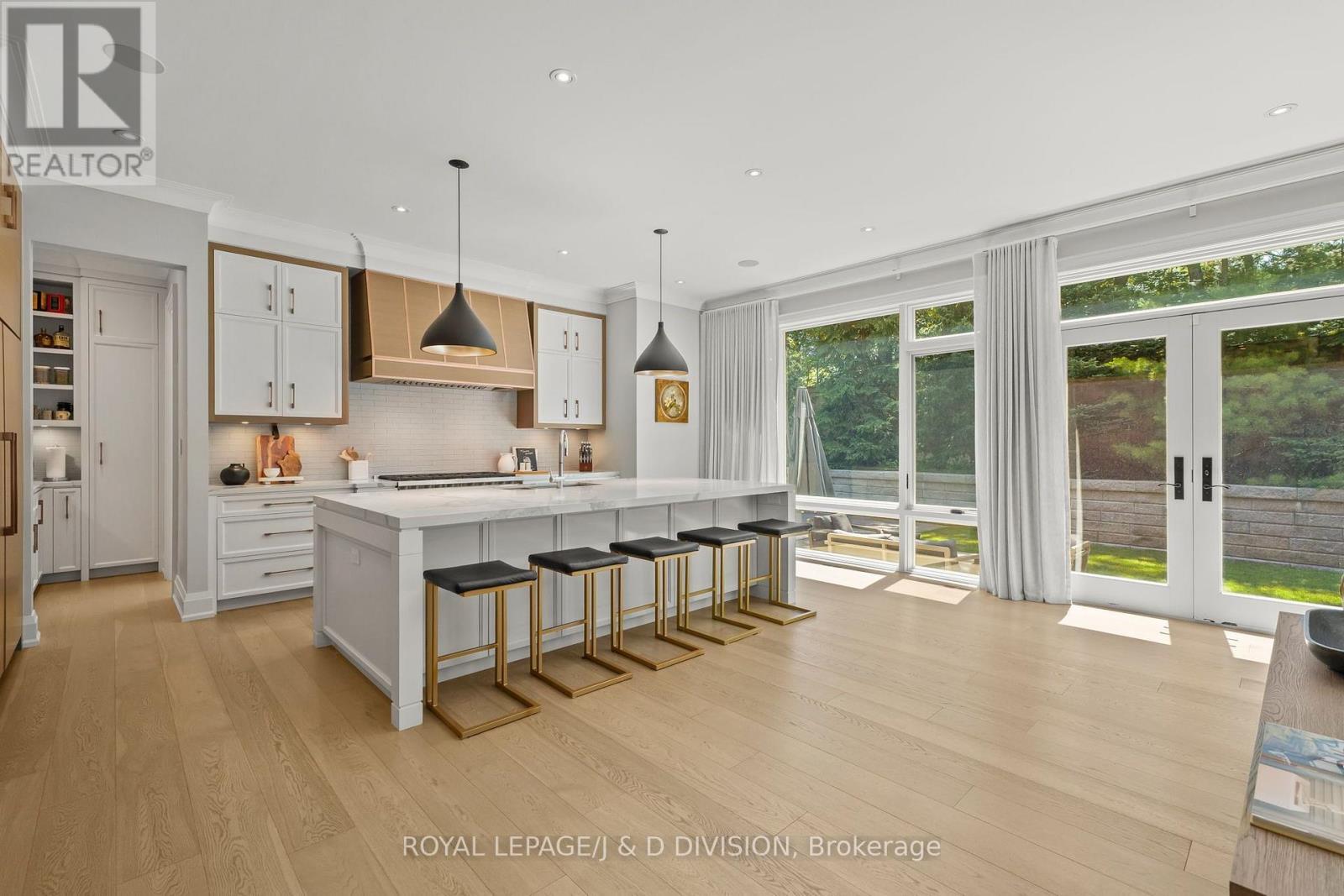 5 Pine Forest Road, Toronto, ON - Indoor Photo Showing Kitchen With Upgraded Kitchen