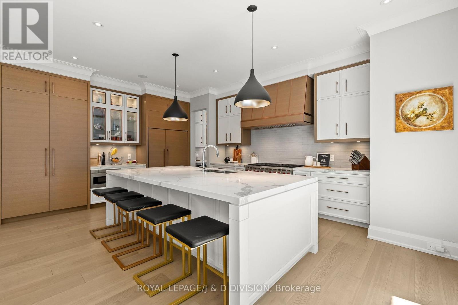 5 Pine Forest Road, Toronto, ON - Indoor Photo Showing Kitchen With Upgraded Kitchen