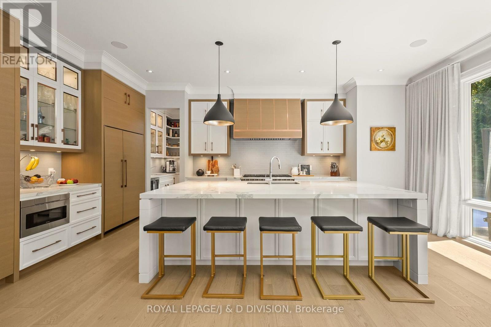 5 Pine Forest Road, Toronto, ON - Indoor Photo Showing Kitchen With Upgraded Kitchen